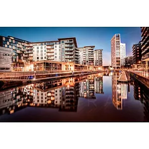 Modern Deluxe Leeds Dock Free Secure Parking Leeds (West Yorkshire)